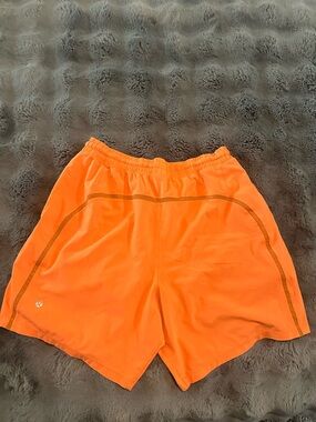 LULULEMON • SHORTS
Men • Size L • Excellent condition